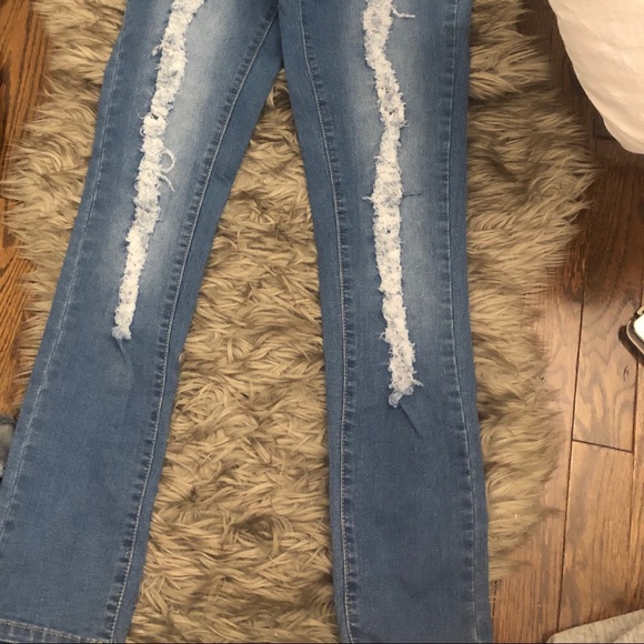 ⭐️Buy 1 get 1 FREE⭐️ NWT Butt lifting distressed skinny jeans - Picture 2 of 5
